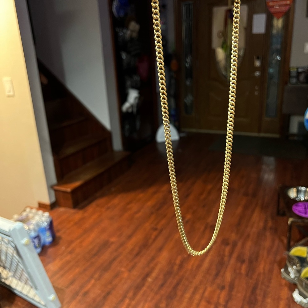 Used like new necklace for sale not sure brand